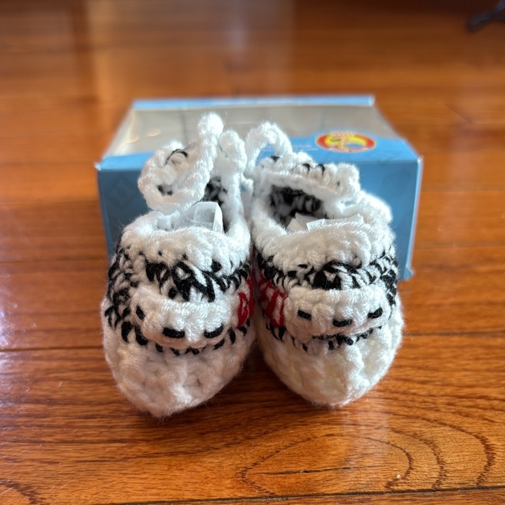 Yeezy Baby Crochet Booties - 350 V2 Zebra White and Black - Picture 6 of 8